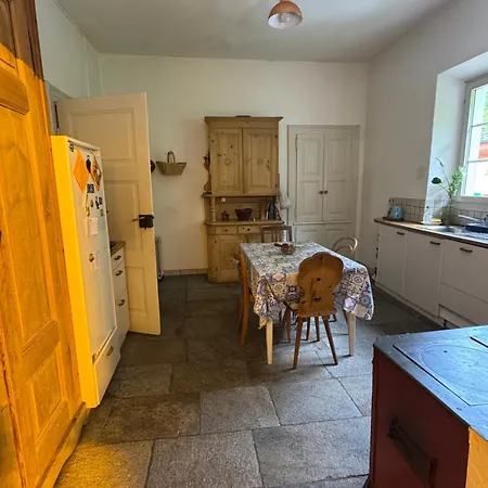 Di 50 Mq Con Bagno E Grande Balcone Privato *