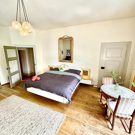 Di 50 Mq Con Bagno E Grande Balcone Privato *